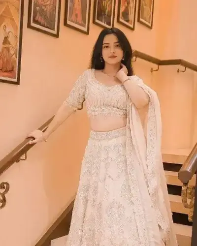 Escort Yusmarg